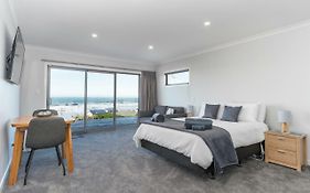 Kaka Point Views Apartment 2